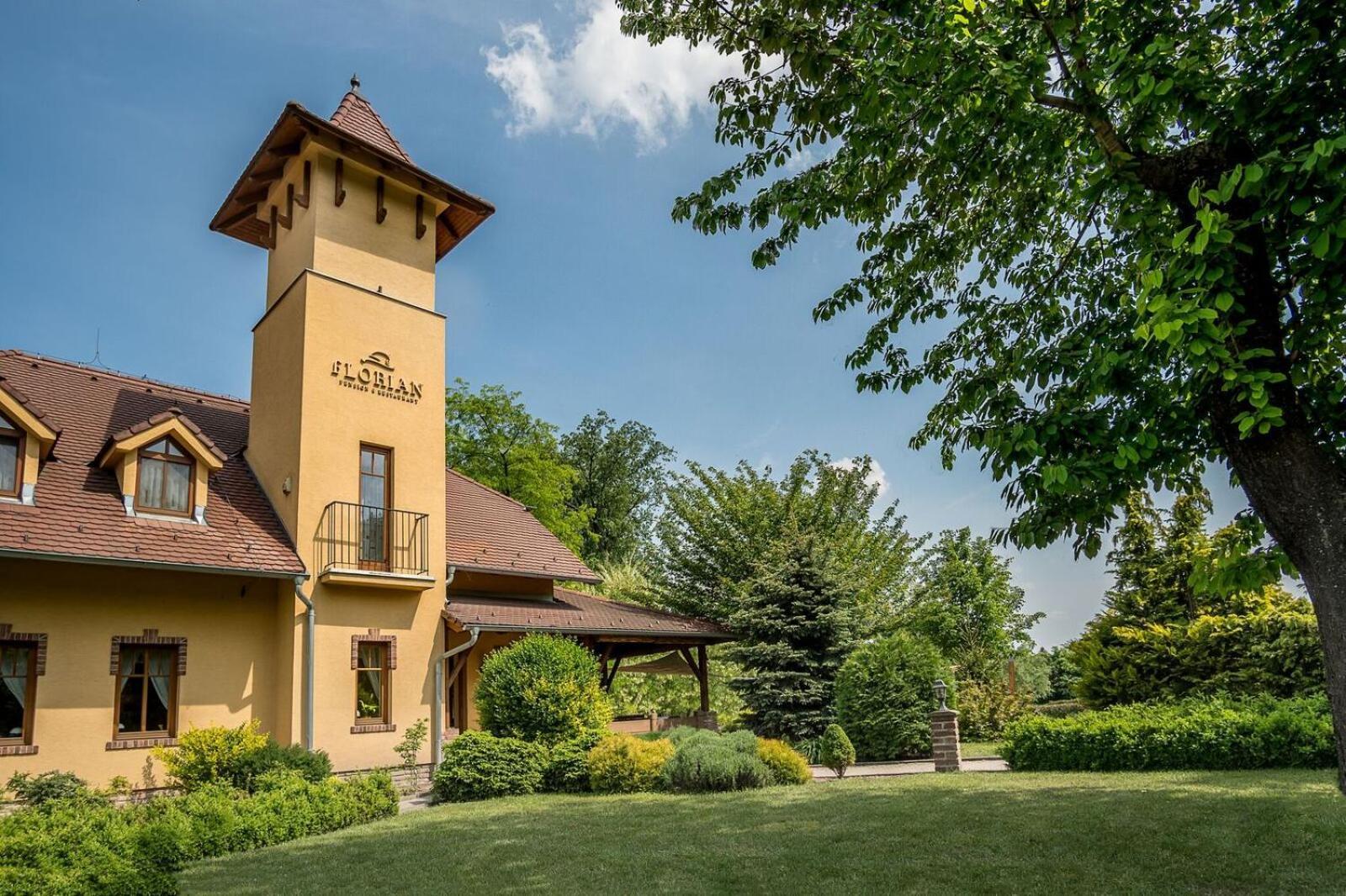 St. Florian Restaurant & Pension Vrakúň Exterior foto